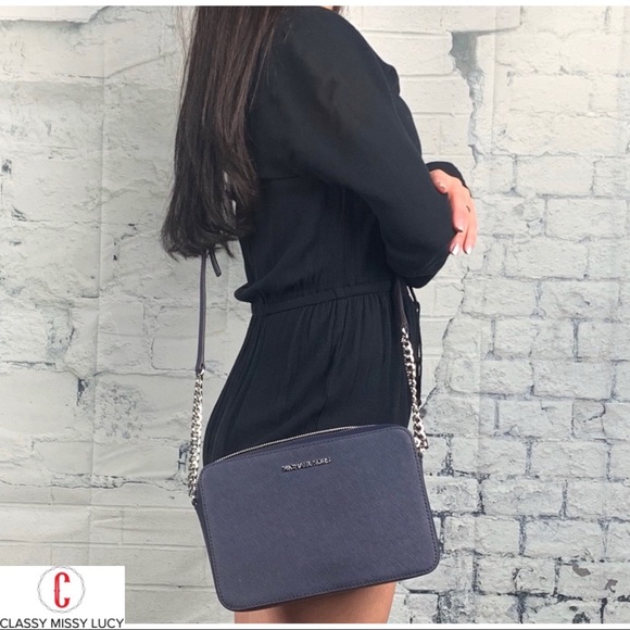 Michael Kors Handbags - 💕💕Michael  Kors Jet Set item crossbody